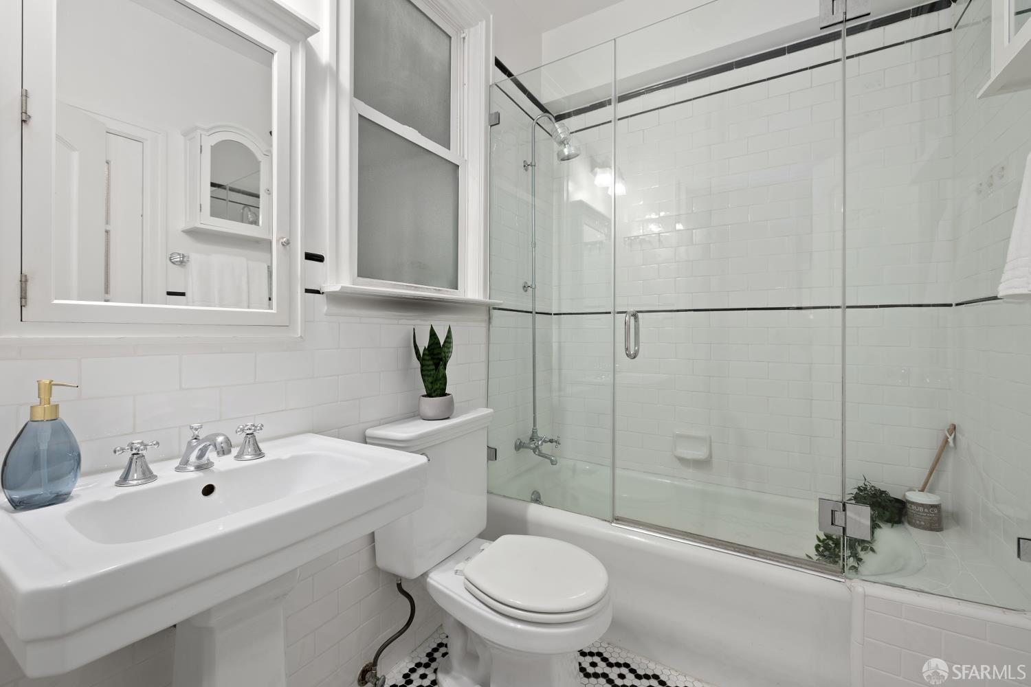 Detail Gallery Image 6 of 26 For 637 Powell St #401,  San Francisco,  CA 94108 - 2 Beds | 1 Baths