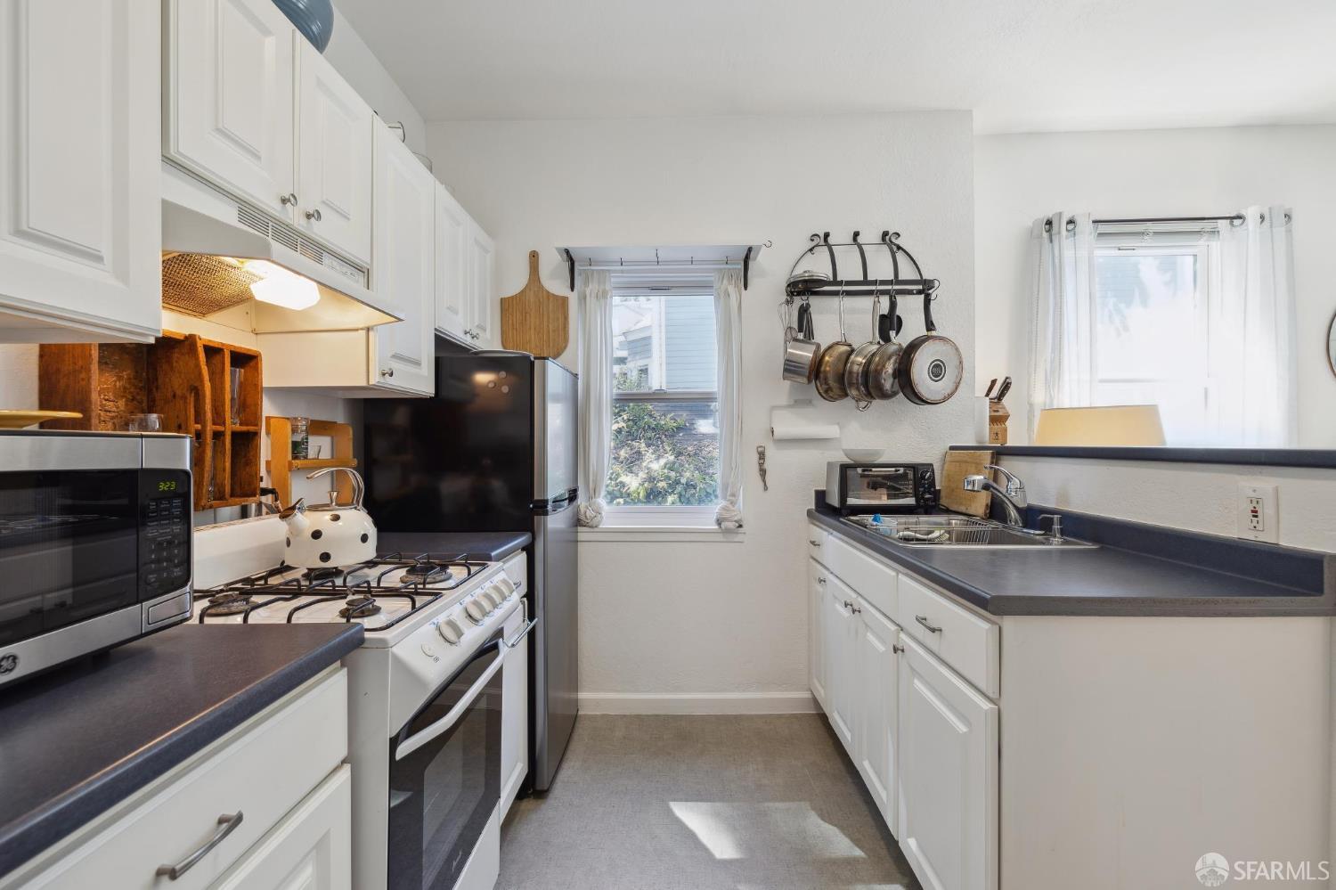 Detail Gallery Image 5 of 30 For 1742 Blake St #2,  Berkeley,  CA 94703 - 1 Beds | 1 Baths