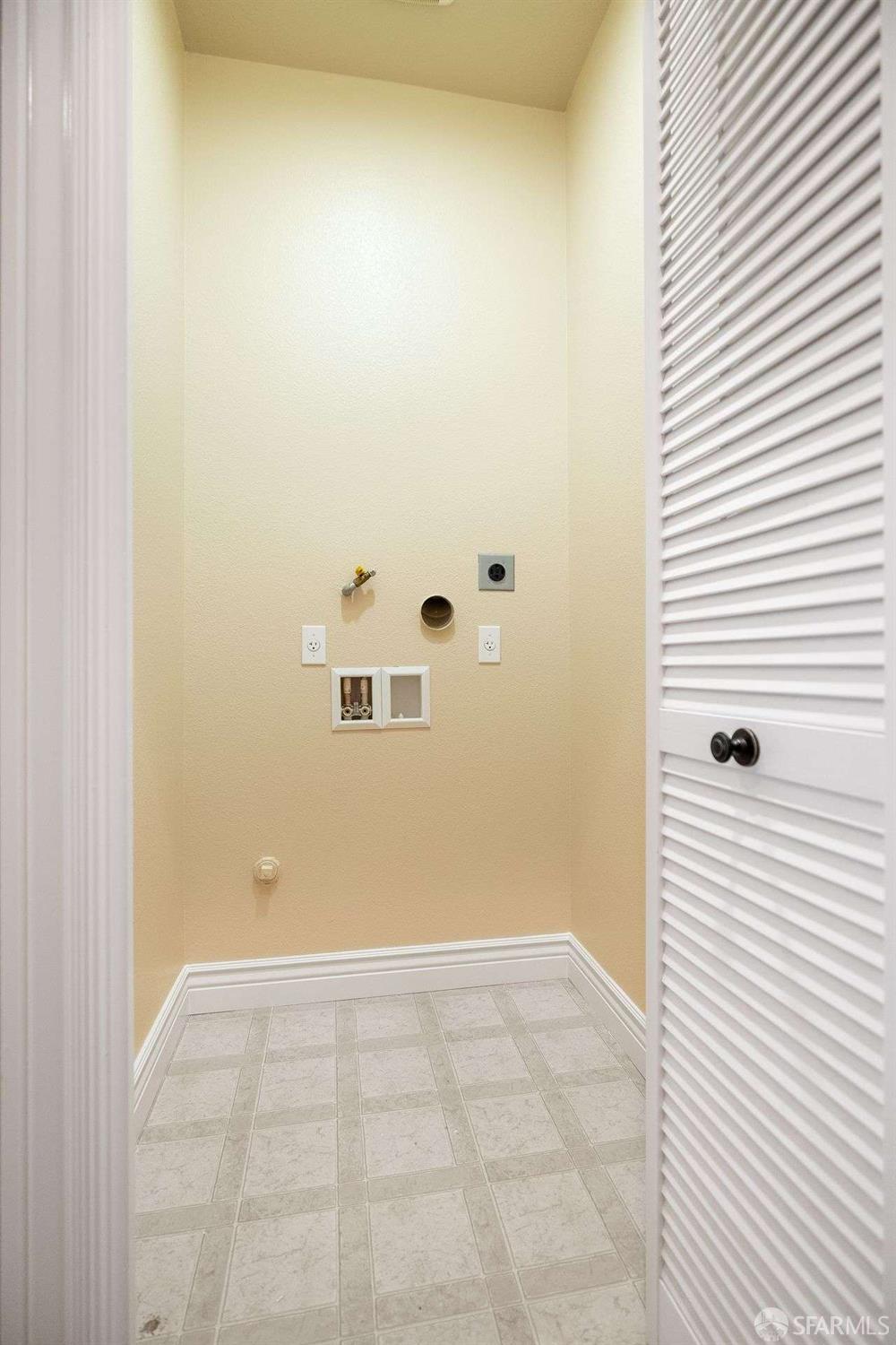 Detail Gallery Image 14 of 52 For 5619 Wells Ln, San Ramon,  CA 94582 - 5 Beds | 3/1 Baths