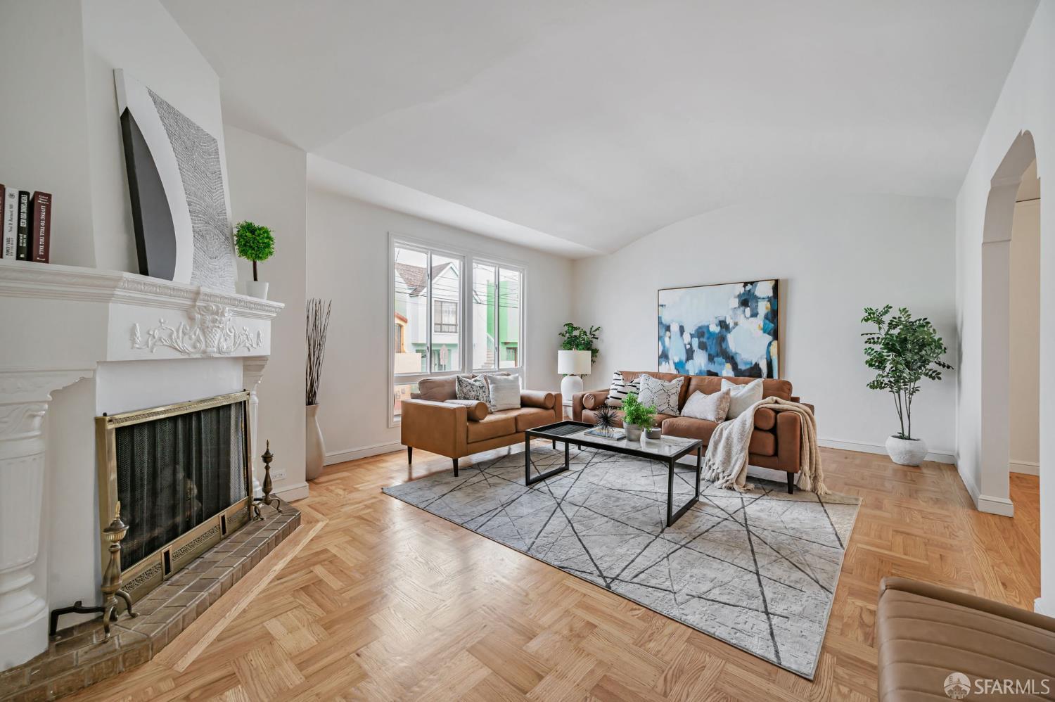 Detail Gallery Image 3 of 38 For 32 Santa Fe Ave, San Francisco,  CA 94124 - 3 Beds | 1/1 Baths