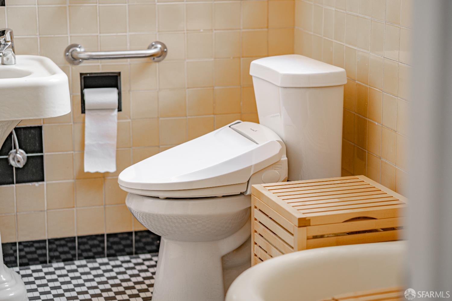 Detail Gallery Image 21 of 38 For 2212 15th Ave, San Francisco,  CA 94116 - 2 Beds | 1 Baths