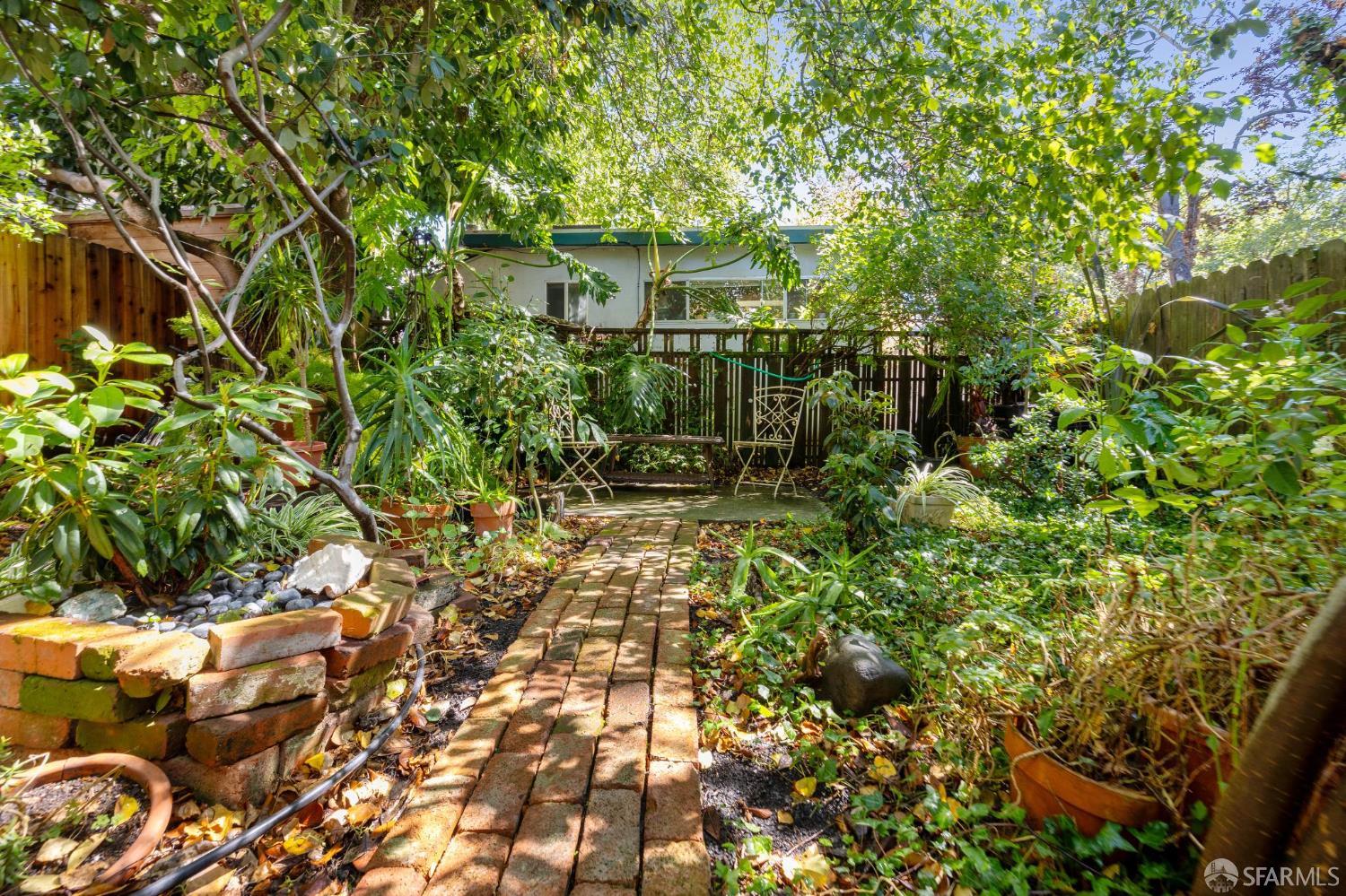 Detail Gallery Image 11 of 30 For 1742 Blake St #2,  Berkeley,  CA 94703 - 1 Beds | 1 Baths
