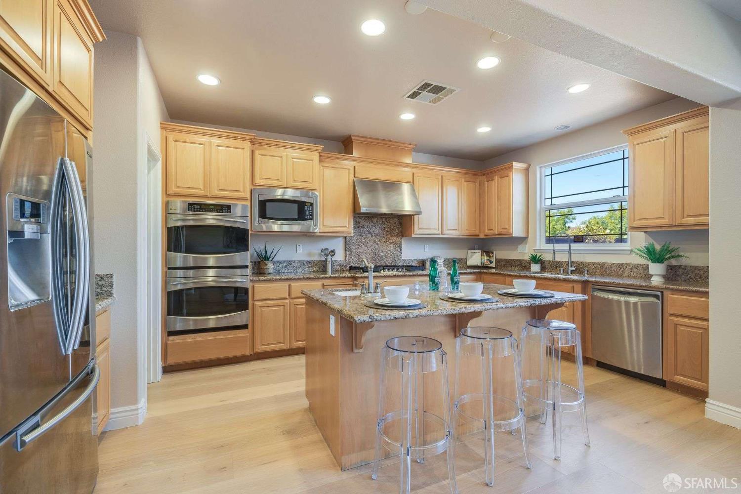 Detail Gallery Image 10 of 52 For 5619 Wells Ln, San Ramon,  CA 94582 - 5 Beds | 3/1 Baths