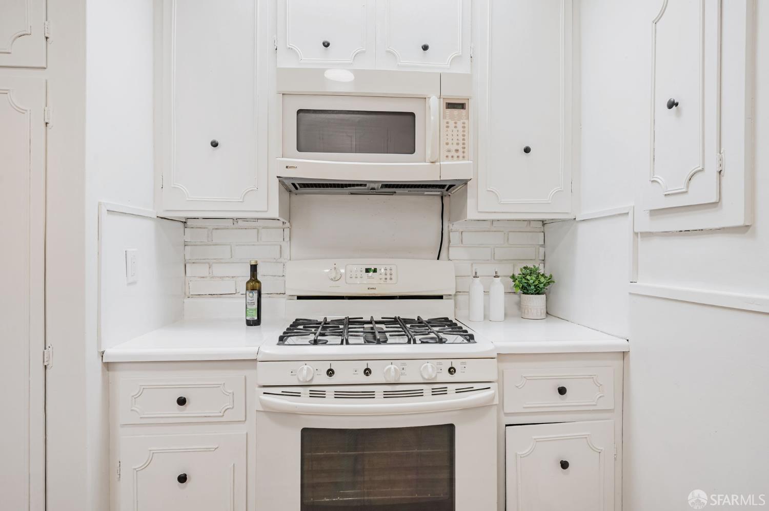 Detail Gallery Image 12 of 38 For 32 Santa Fe Ave, San Francisco,  CA 94124 - 3 Beds | 1/1 Baths