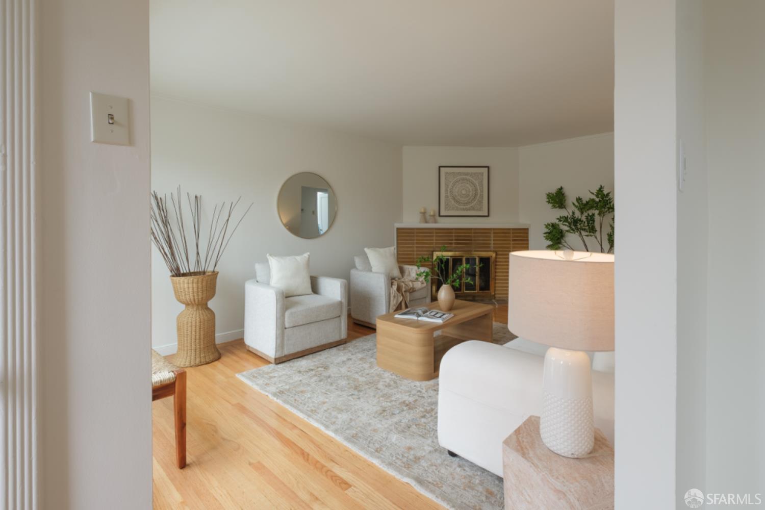 Detail Gallery Image 4 of 24 For 1547 Mckinnon Ave, San Francisco,  CA 94124 - 2 Beds | 1 Baths