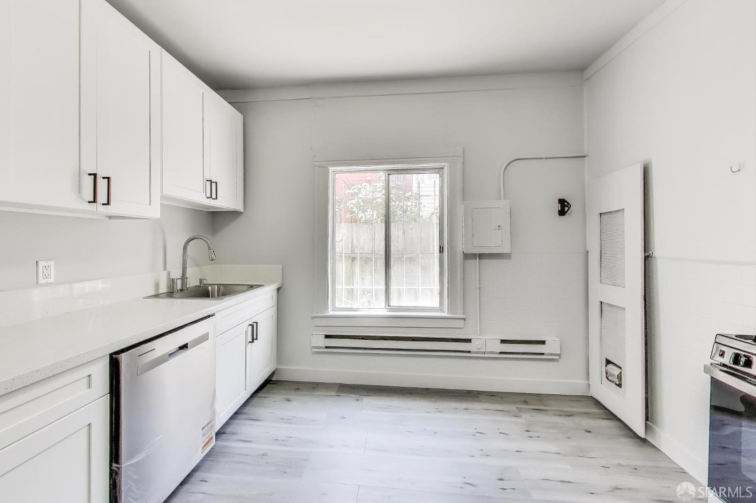 Detail Gallery Image 12 of 39 For 1671 Greenwich St, San Francisco,  CA 94123 - – Beds | – Baths