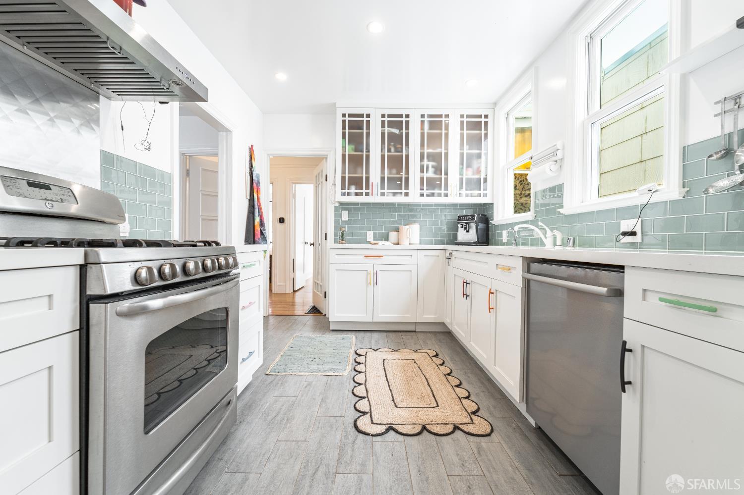 Detail Gallery Image 10 of 38 For 2212 15th Ave, San Francisco,  CA 94116 - 2 Beds | 1 Baths