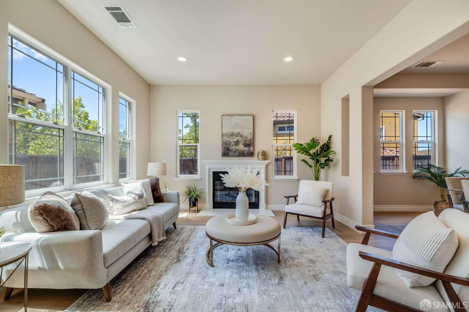 Detail Gallery Image 3 of 52 For 5619 Wells Ln, San Ramon,  CA 94582 - 5 Beds | 3/1 Baths