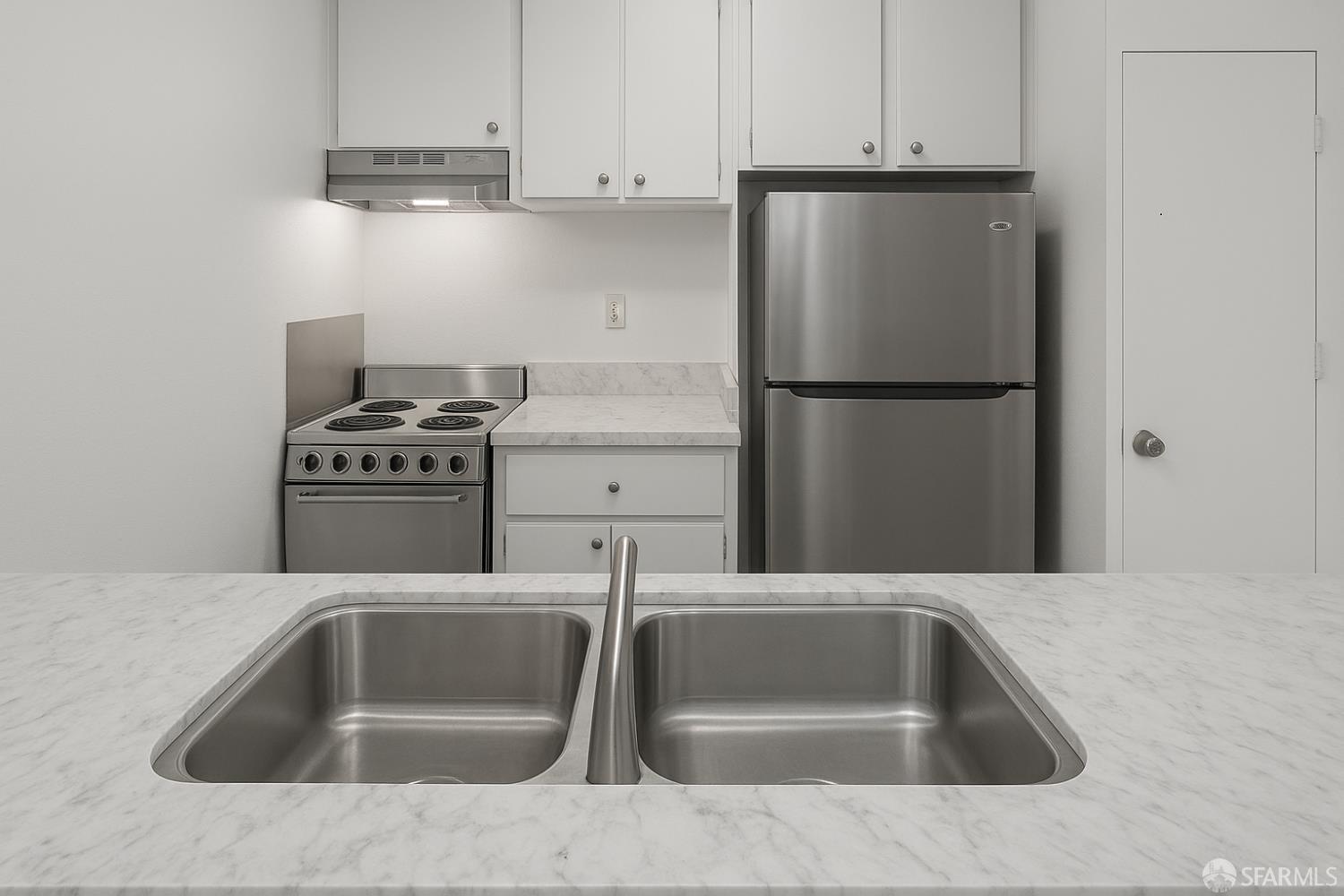 Photo #5: 425061767 Listing 