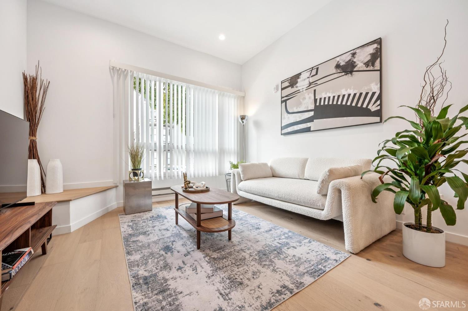 Detail Gallery Image 2 of 12 For 1117 Guerrero St #1,  San Francisco,  CA 94110 - 0 Beds | 1 Baths