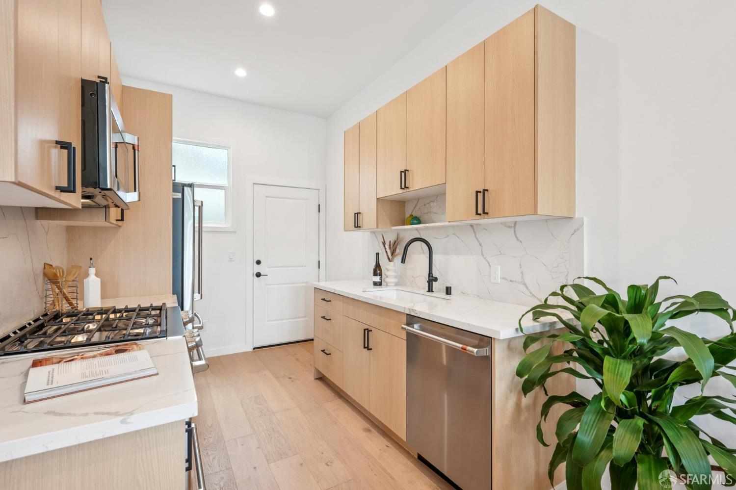 Detail Gallery Image 6 of 20 For 1117 Guerrero St #5,  San Francisco,  CA 94110 - 1 Beds | 1/1 Baths
