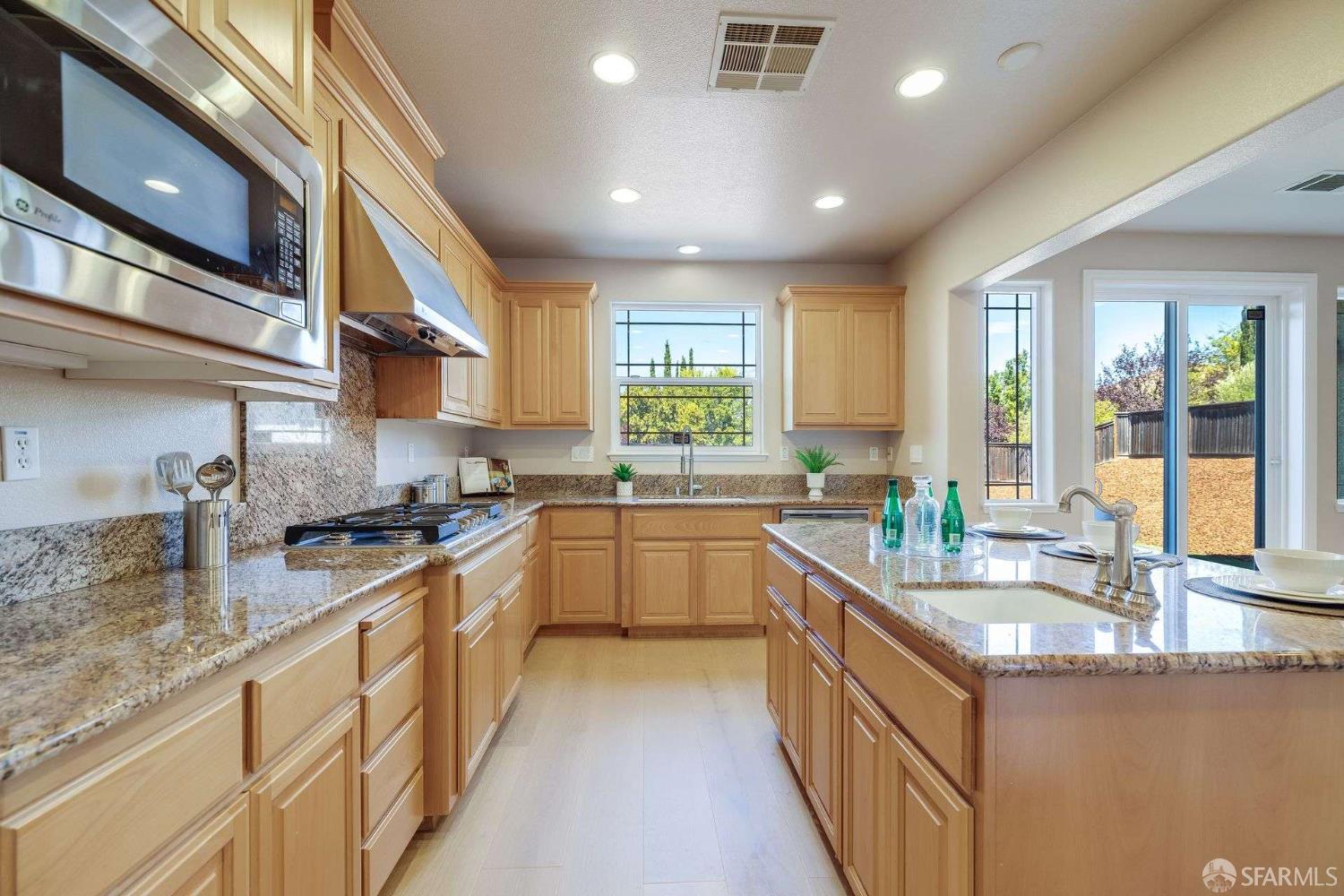 Detail Gallery Image 11 of 52 For 5619 Wells Ln, San Ramon,  CA 94582 - 5 Beds | 3/1 Baths
