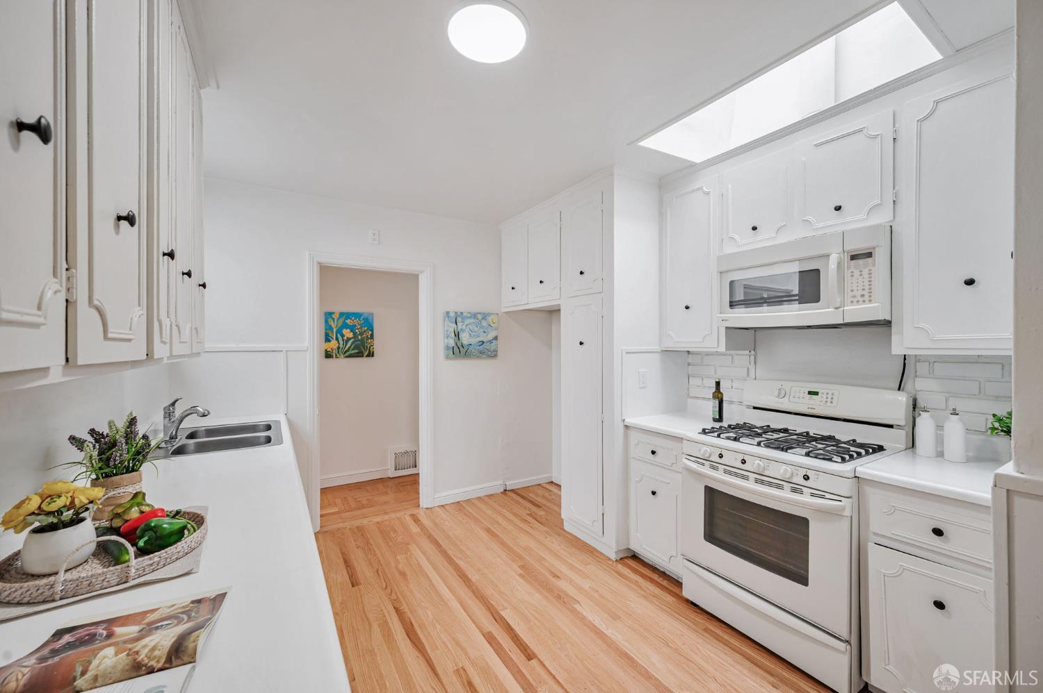 Detail Gallery Image 14 of 38 For 32 Santa Fe Ave, San Francisco,  CA 94124 - 3 Beds | 1/1 Baths