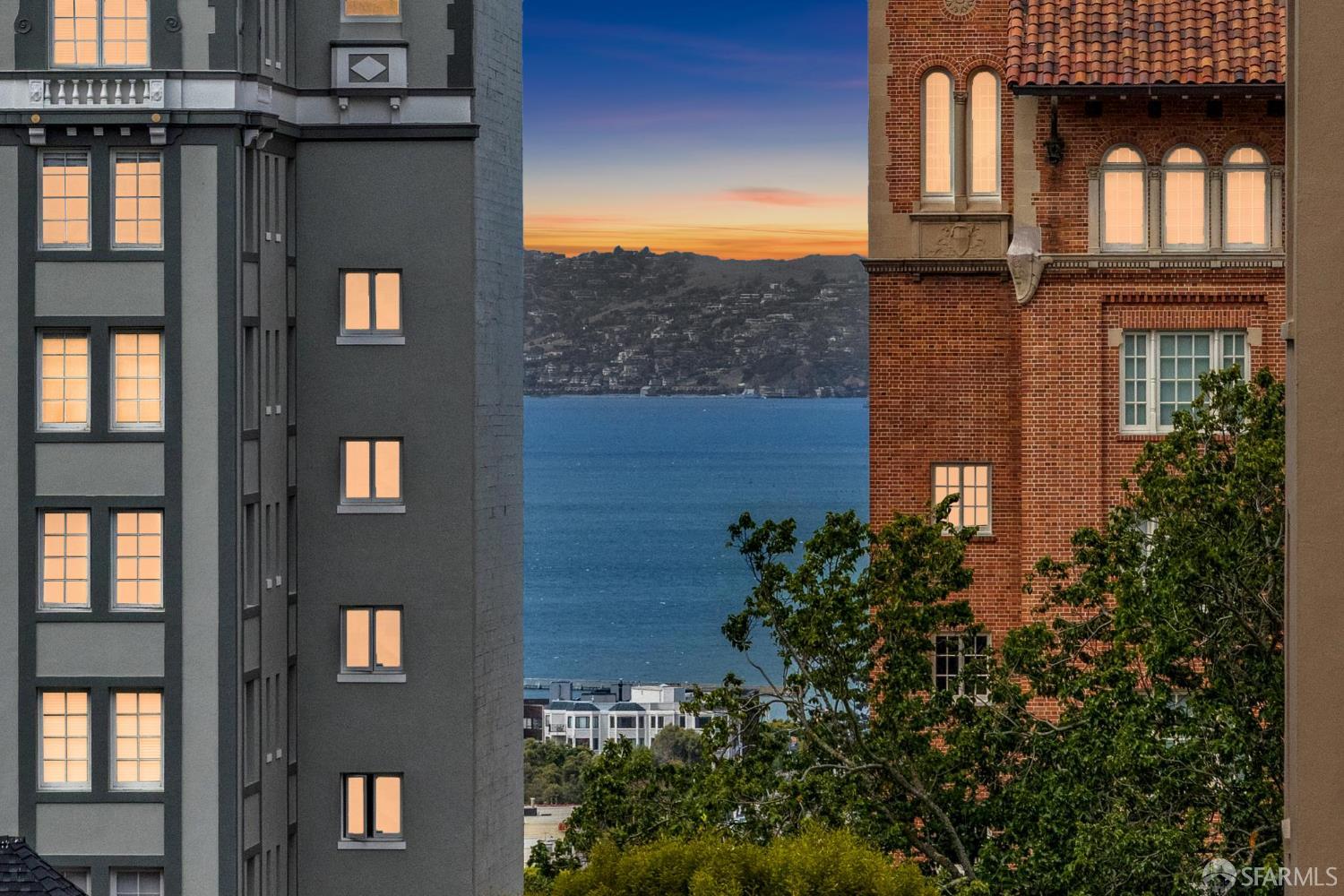Detail Gallery Image 2 of 51 For 1971 Broadway St, San Francisco,  CA 94109 - 3 Beds | 2 Baths