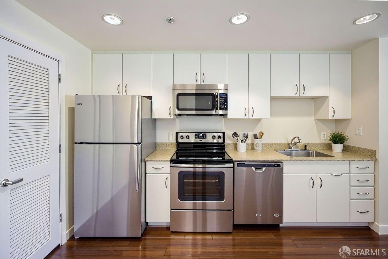 Photo #5: 425064110 Listing 