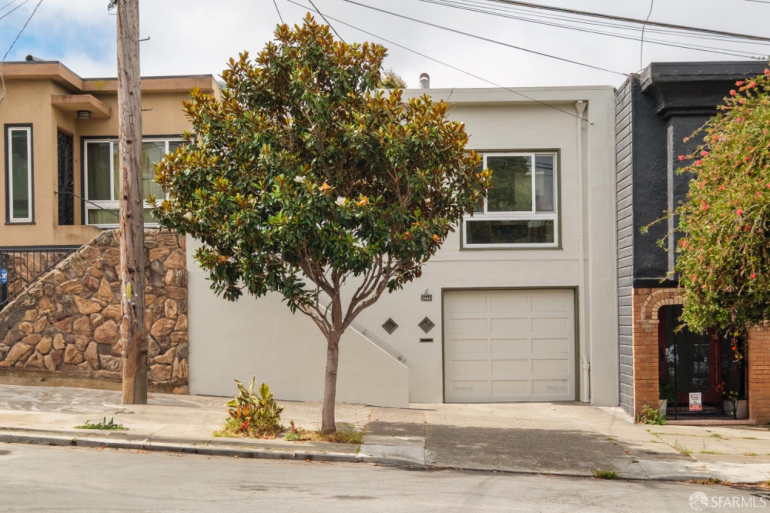 Detail Gallery Image 2 of 24 For 1547 Mckinnon Ave, San Francisco,  CA 94124 - 2 Beds | 1 Baths