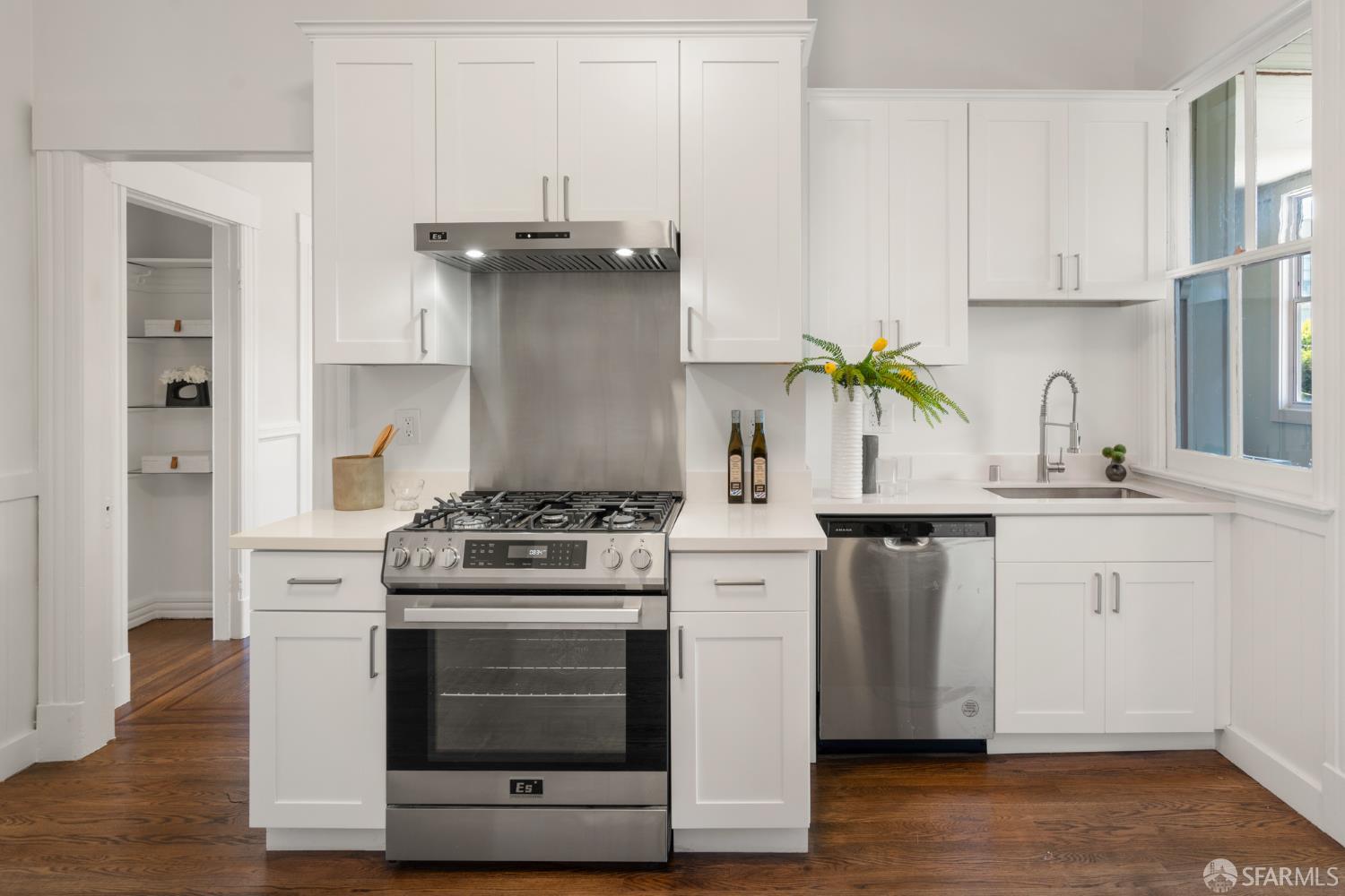 Detail Gallery Image 9 of 33 For 1384 Utah St, San Francisco,  CA 94110 - 2 Beds | 1 Baths