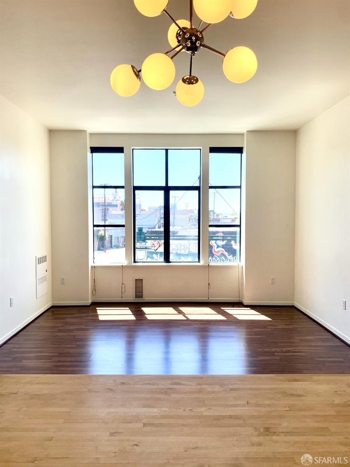Detail Gallery Image 5 of 45 For 3801 San Pablo Ave #207,  Emeryville,  CA 94608 - 2 Beds | 1/1 Baths