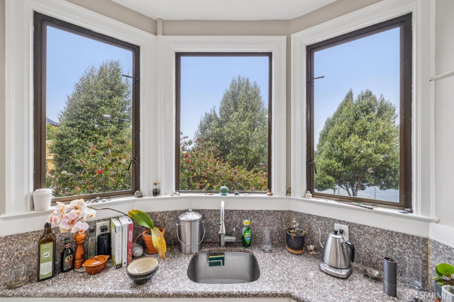 Detail Gallery Image 15 of 63 For 265 Rivoli St, San Francisco,  CA 94117 - – Beds | – Baths