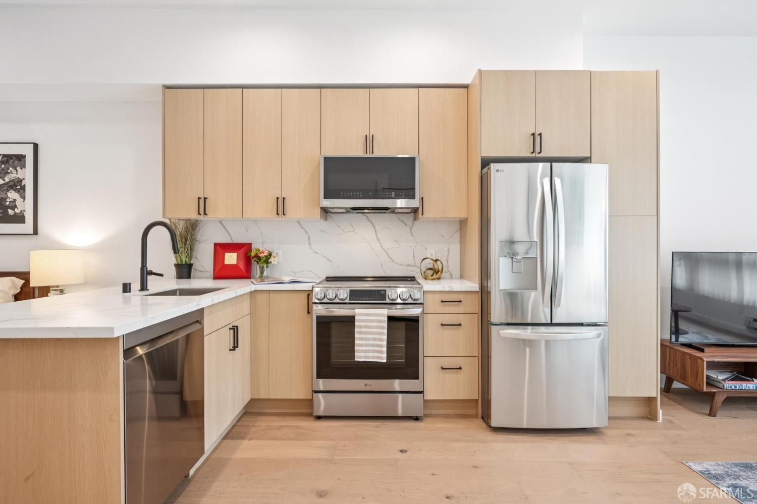 Detail Gallery Image 6 of 12 For 1117 Guerrero St #1,  San Francisco,  CA 94110 - 0 Beds | 1 Baths