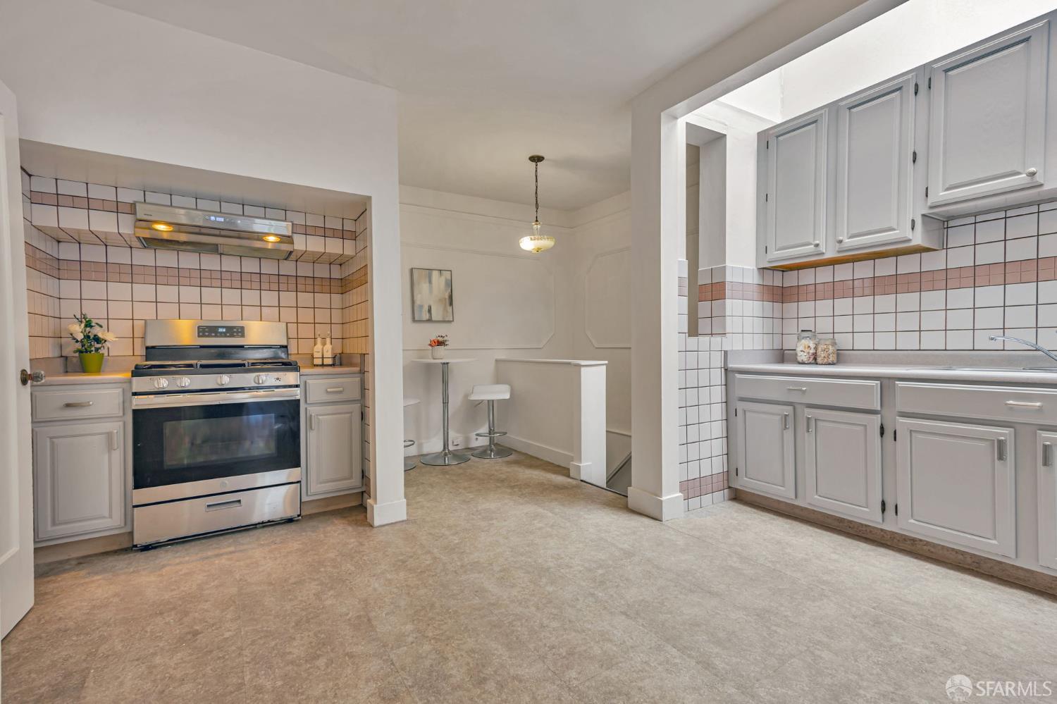 Detail Gallery Image 6 of 27 For 1750 26th Ave, San Francisco,  CA 94122 - 2 Beds | 1 Baths