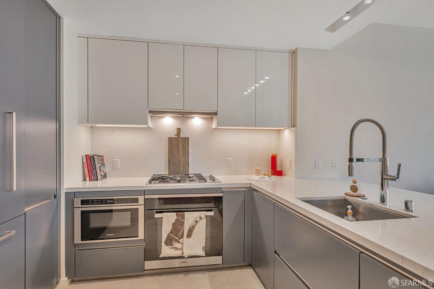 Detail Gallery Image 4 of 15 For 1601 Larkin St #204,  San Francisco,  CA 94109 - 1 Beds | 1 Baths