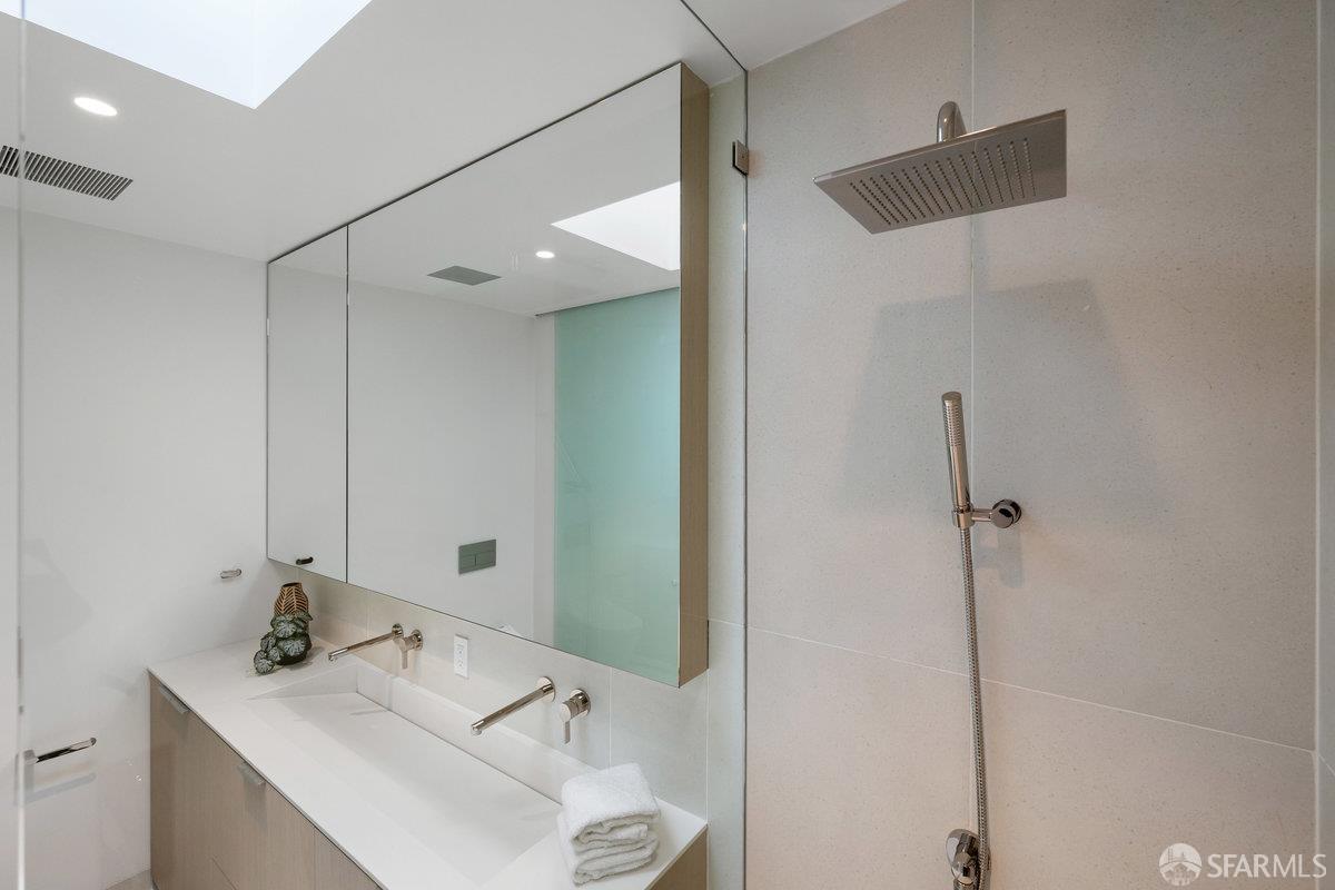 Detail Gallery Image 31 of 85 For 838 Duncan St, San Francisco,  CA 94131 - 3 Beds | 3 Baths