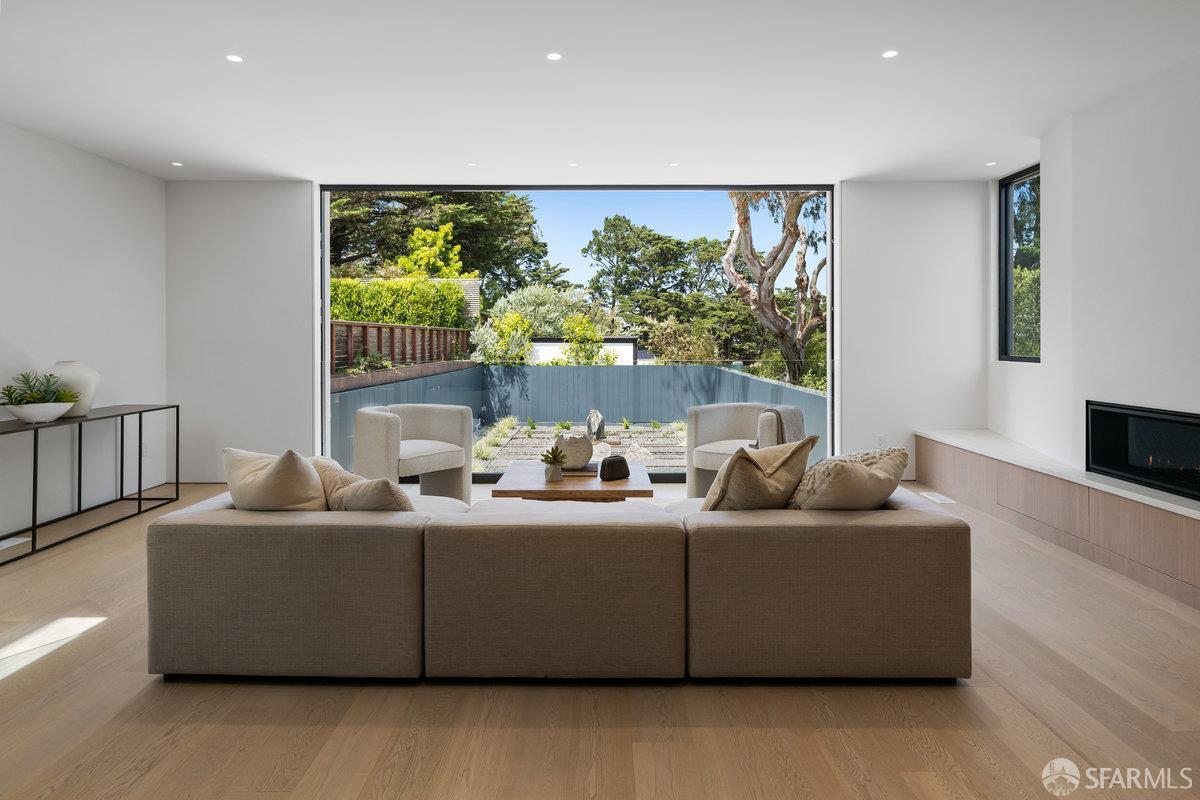 Detail Gallery Image 4 of 85 For 838 Duncan St, San Francisco,  CA 94131 - 3 Beds | 3 Baths