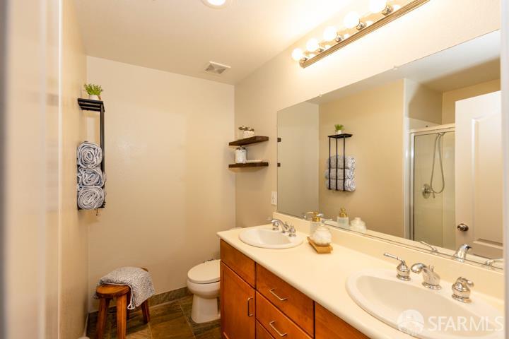 Detail Gallery Image 16 of 31 For 22832 Evanswood Rd, Hayward,  CA 94541 - 2 Beds | 2/1 Baths
