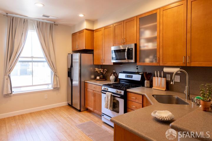 Detail Gallery Image 1 of 31 For 22832 Evanswood Rd, Hayward,  CA 94541 - 2 Beds | 2/1 Baths