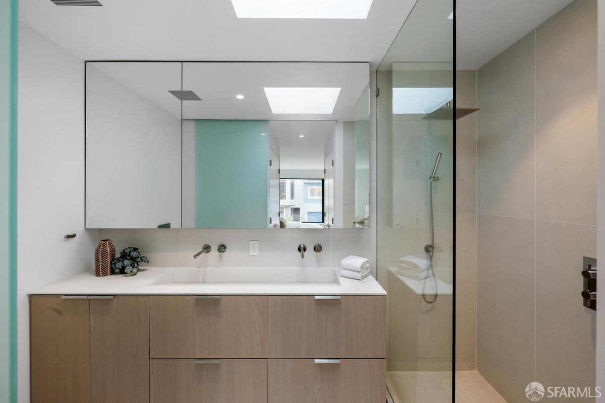 Detail Gallery Image 29 of 85 For 838 Duncan St, San Francisco,  CA 94131 - 3 Beds | 3 Baths