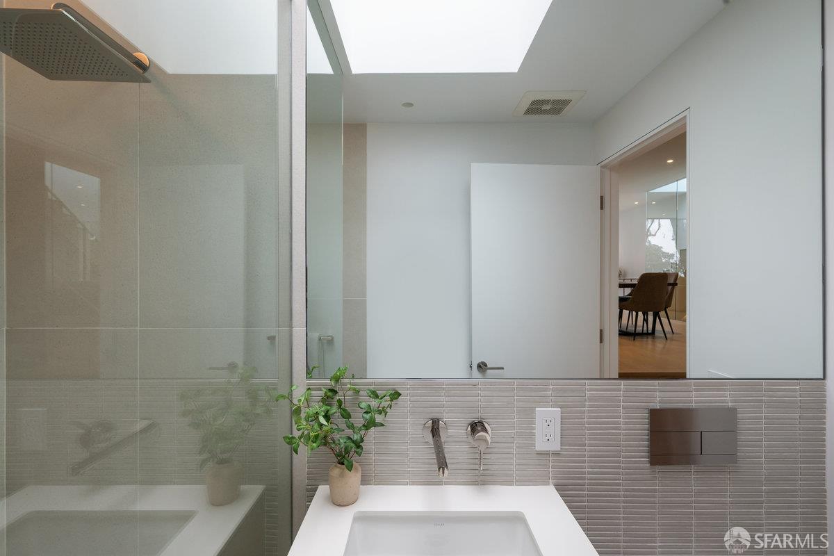 Detail Gallery Image 37 of 85 For 838 Duncan St, San Francisco,  CA 94131 - 3 Beds | 3 Baths