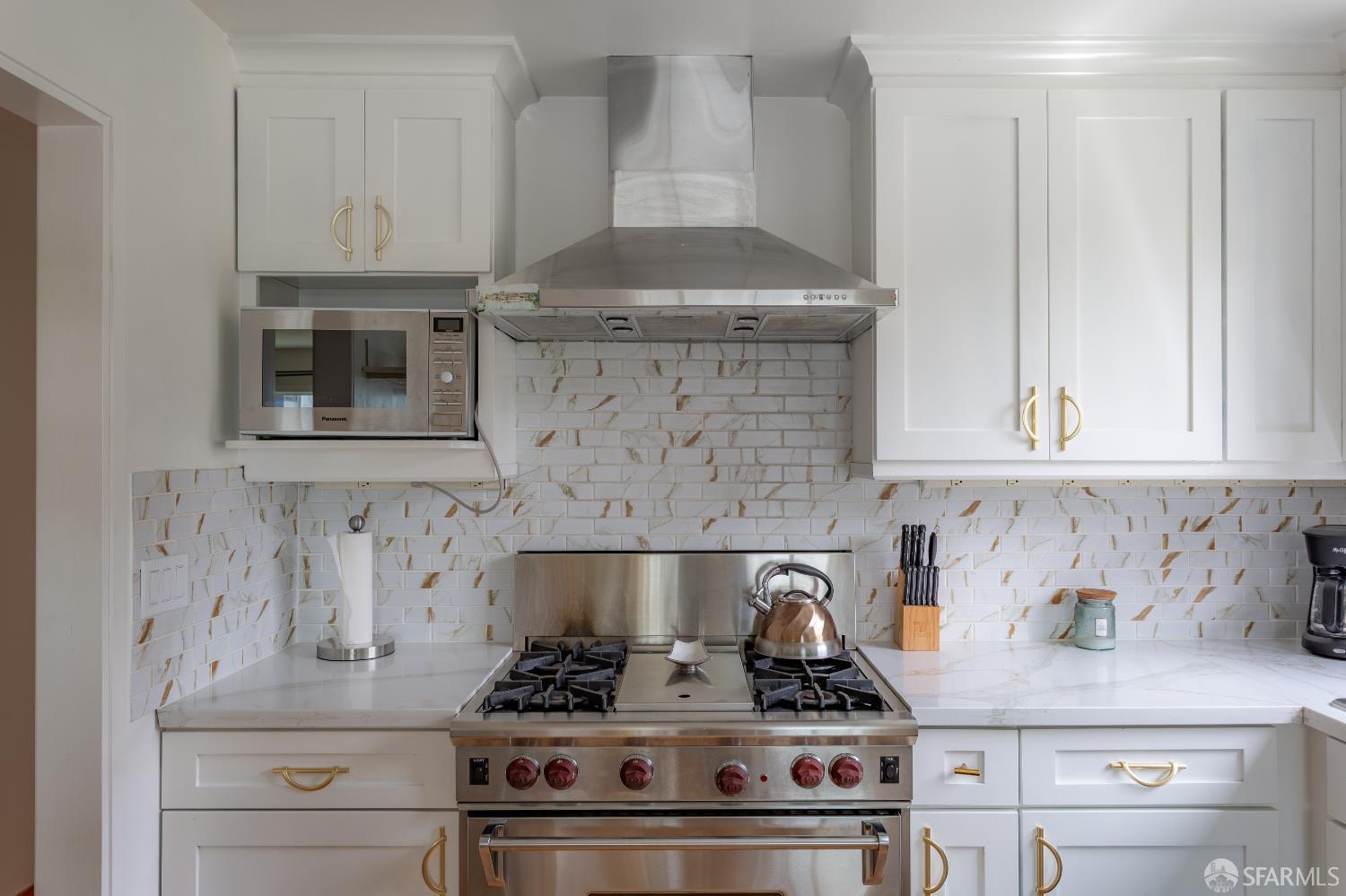 Detail Gallery Image 7 of 36 For 148 Marview Way, San Francisco,  CA 94131 - 4 Beds | 2/1 Baths