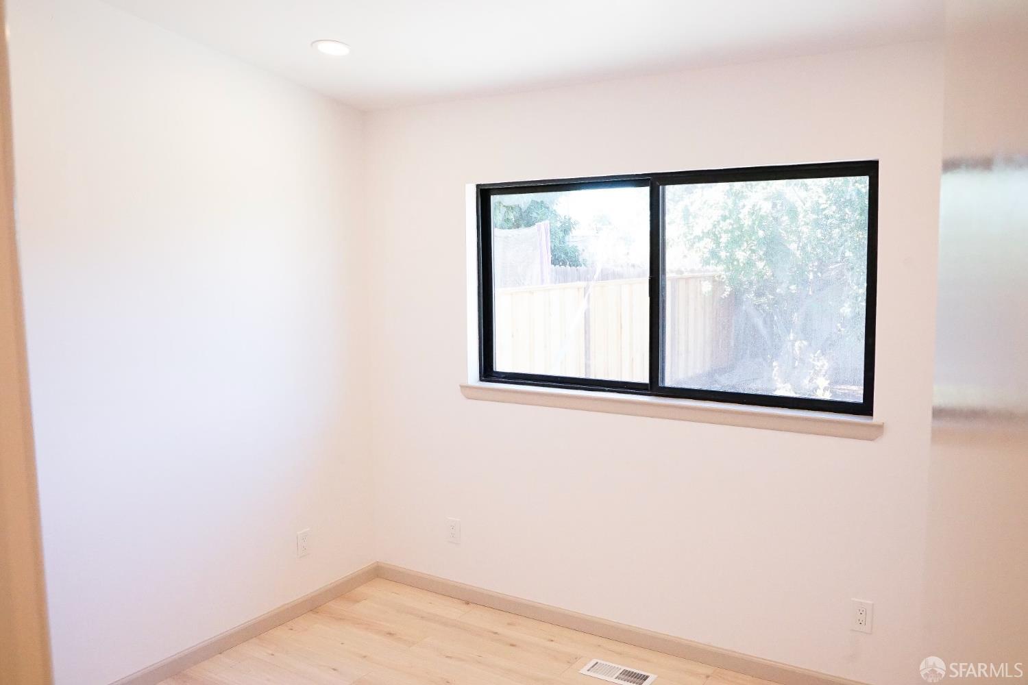 Detail Gallery Image 21 of 33 For 1517 Maxine Ave, San Mateo,  CA 94401 - 3 Beds | 2 Baths