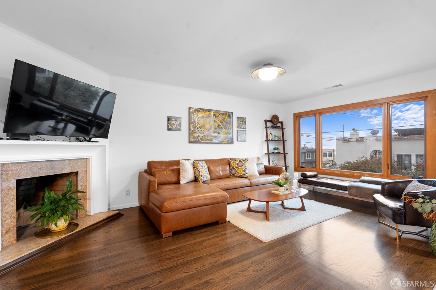 Detail Gallery Image 3 of 33 For 208 Harkness Ave, San Francisco,  CA 94134 - 3 Beds | 2 Baths