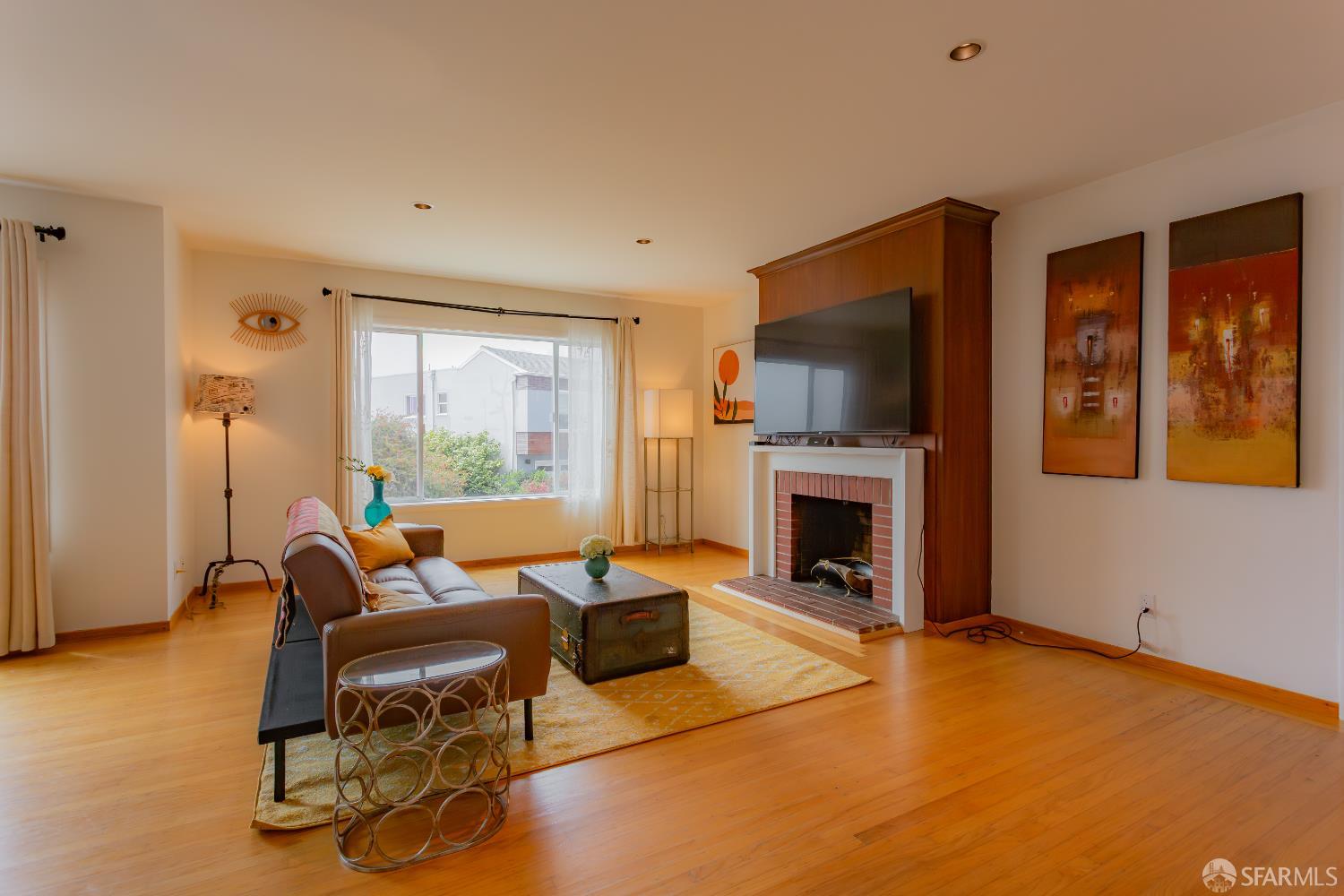 Detail Gallery Image 3 of 36 For 148 Marview Way, San Francisco,  CA 94131 - 4 Beds | 2/1 Baths