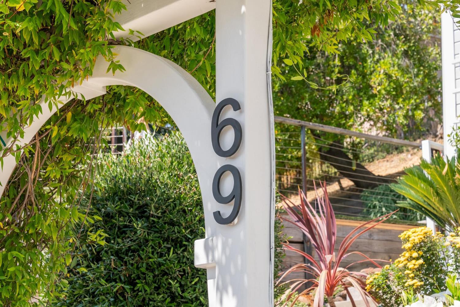Detail Gallery Image 5 of 66 For 69 La Espiral, Orinda,  CA 94563 - 4 Beds | 3/1 Baths