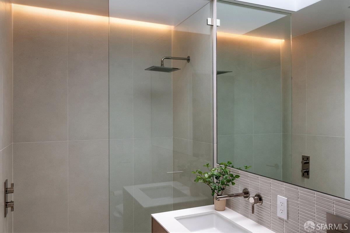Detail Gallery Image 38 of 85 For 838 Duncan St, San Francisco,  CA 94131 - 3 Beds | 3 Baths