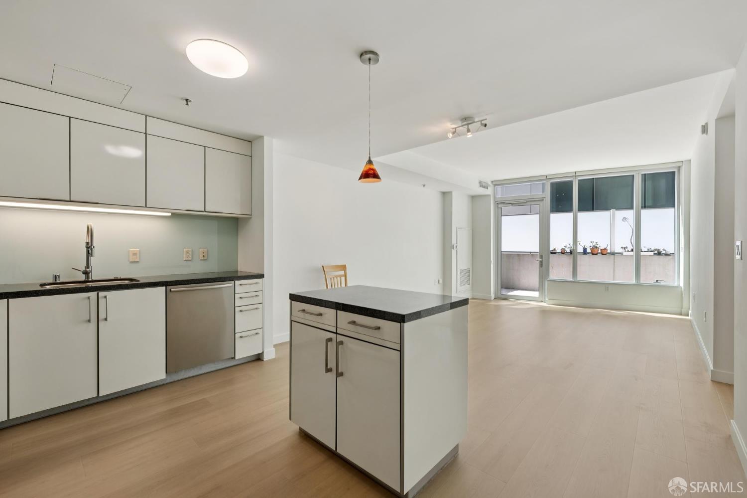 Detail Gallery Image 1 of 30 For 338 Spear St #3H,  San Francisco,  CA 94105 - 1 Beds | 1 Baths