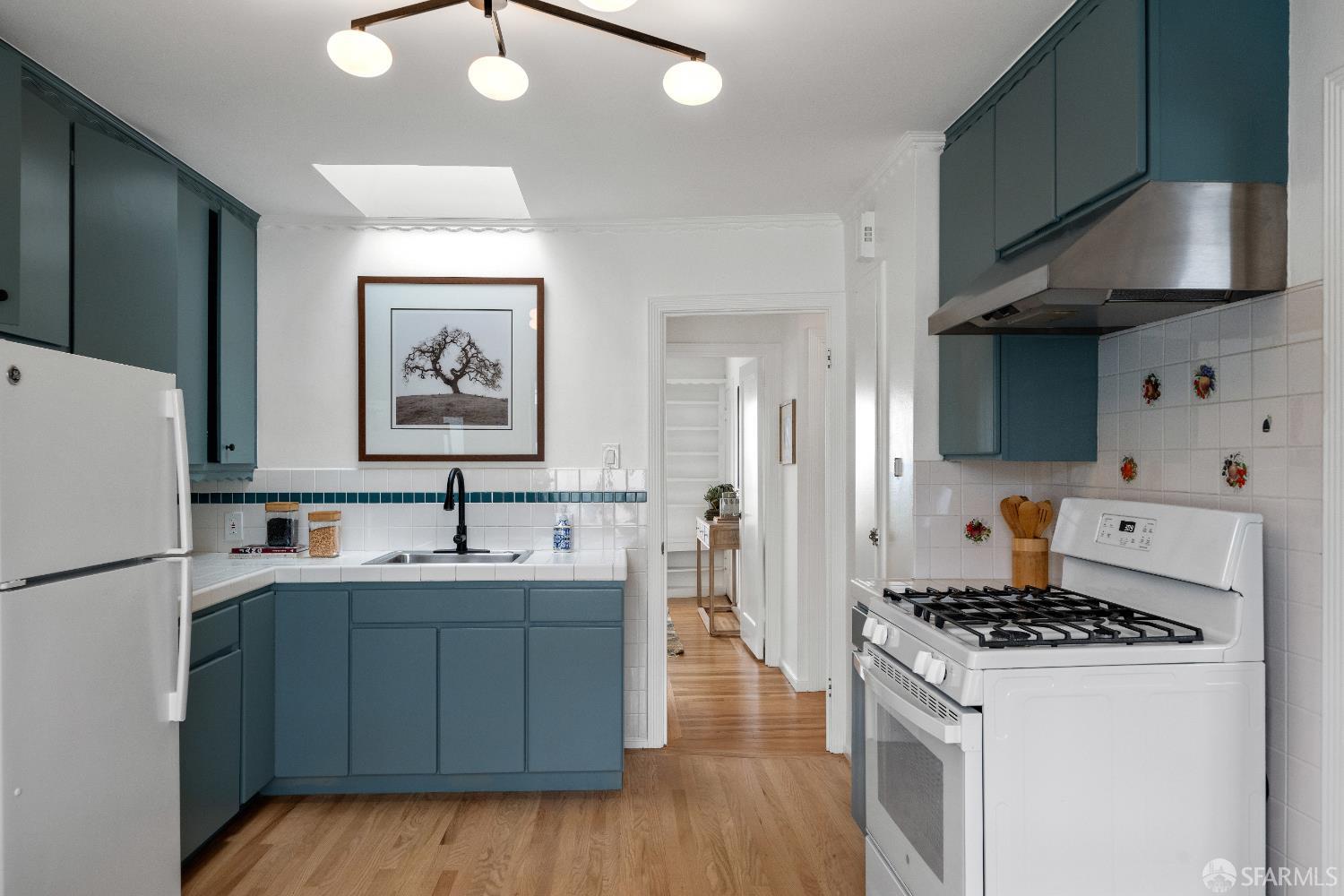 Detail Gallery Image 9 of 28 For 1859 31st Ave, San Francisco,  CA 94122 - 2 Beds | 1 Baths