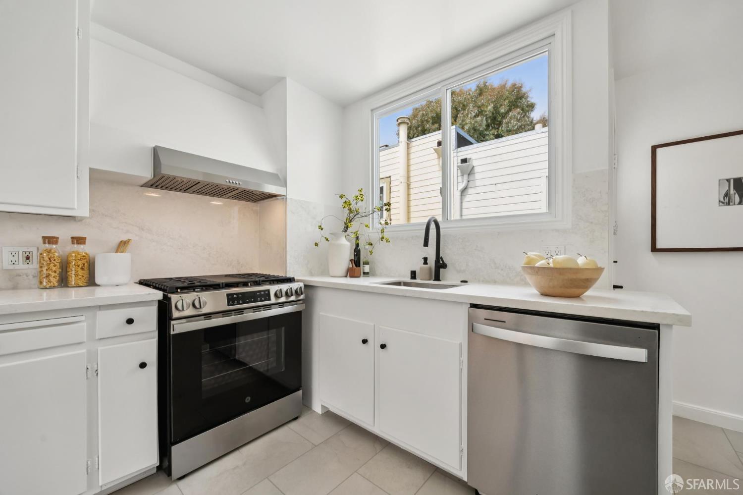 Detail Gallery Image 9 of 44 For 3240 Clay St, San Francisco,  CA 94115 - – Beds | – Baths