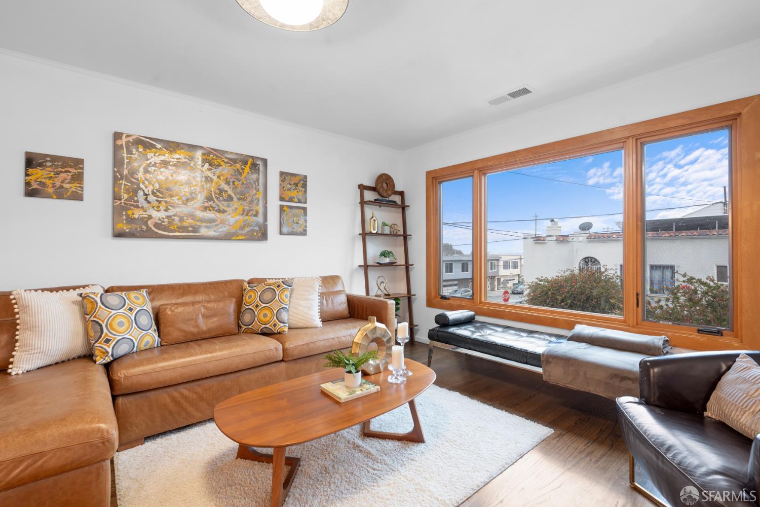 Detail Gallery Image 4 of 33 For 208 Harkness Ave, San Francisco,  CA 94134 - 3 Beds | 2 Baths