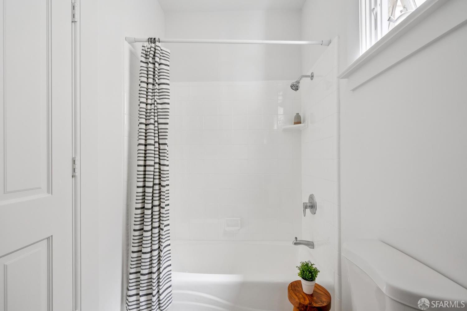 Detail Gallery Image 21 of 47 For 181 Parnassus Ave, San Francisco,  CA 94117 - 3 Beds | 2 Baths