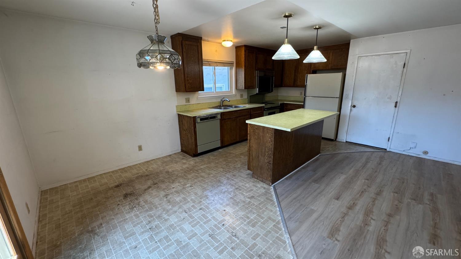 Detail Gallery Image 5 of 22 For 5212 Macdonald Ave, Richmond,  CA 94805 - 3 Beds | 2 Baths