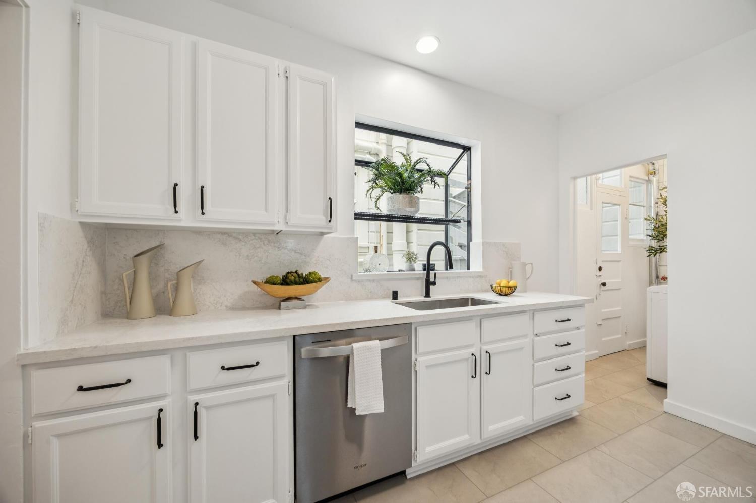 Detail Gallery Image 9 of 22 For 265 19th Ave, San Francisco,  CA 94121 - 2 Beds | 1 Baths
