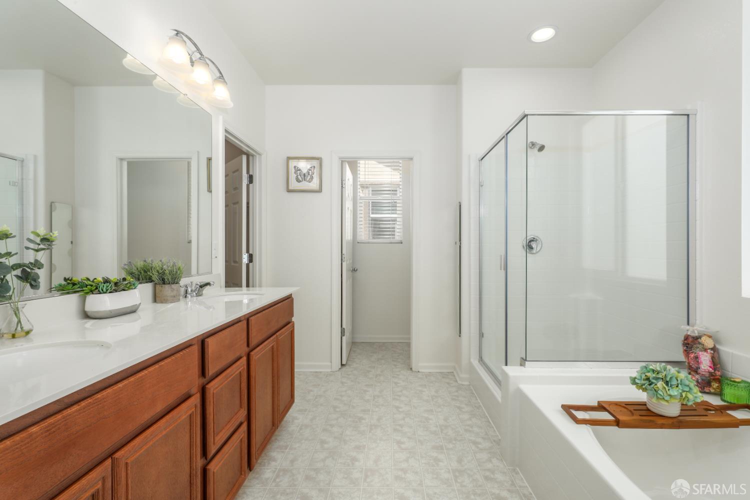 Detail Gallery Image 13 of 33 For 161 Kapalua Bay Cir, Pittsburg,  CA 94565 - 3 Beds | 2/1 Baths