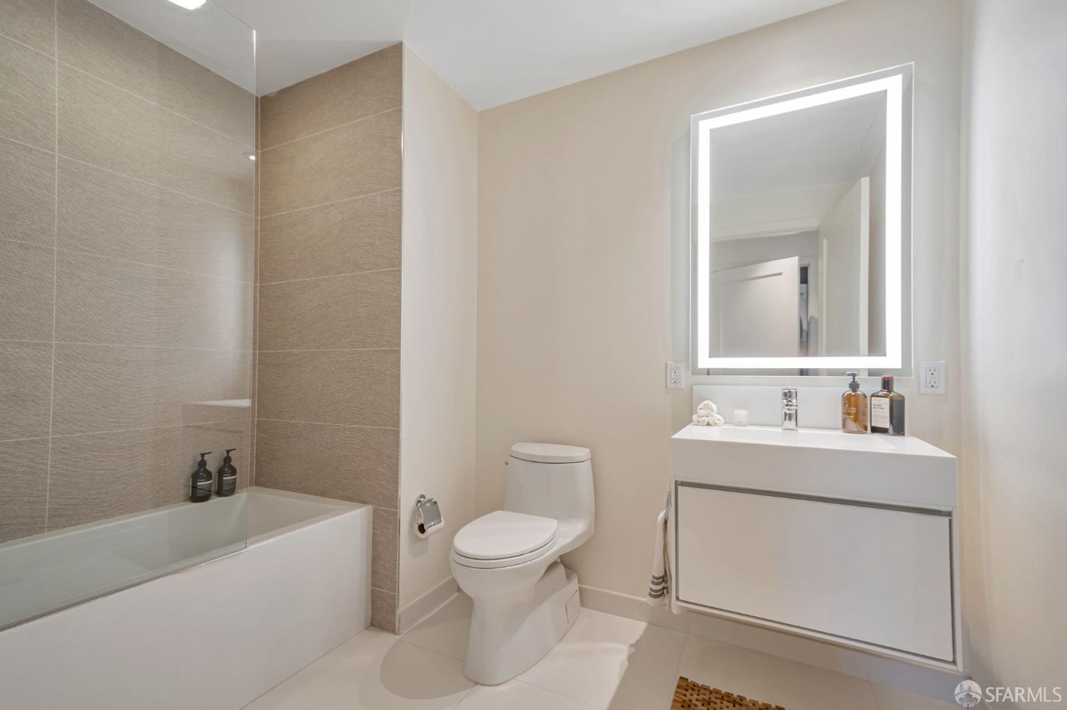 Detail Gallery Image 12 of 15 For 1601 Larkin St #204,  San Francisco,  CA 94109 - 1 Beds | 1 Baths