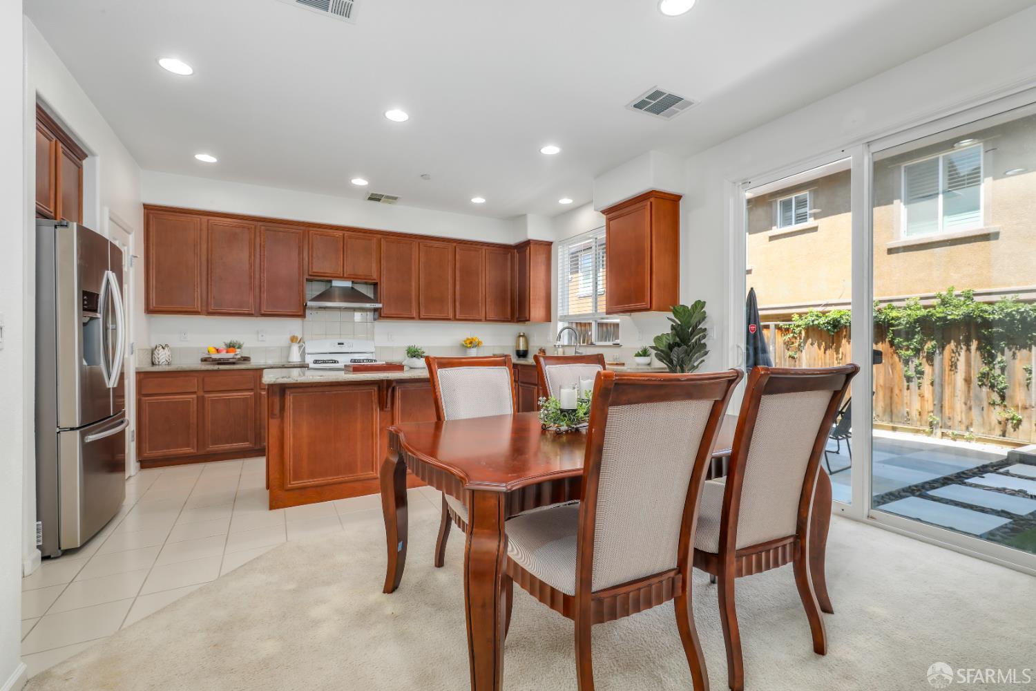 Detail Gallery Image 6 of 33 For 161 Kapalua Bay Cir, Pittsburg,  CA 94565 - 3 Beds | 2/1 Baths