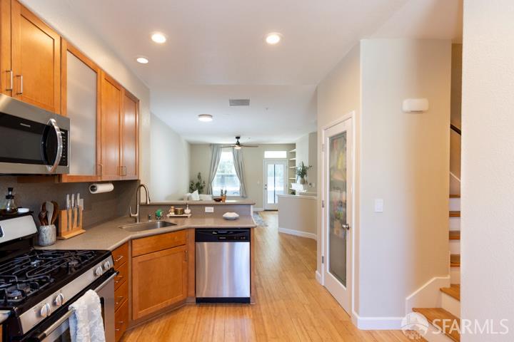 Detail Gallery Image 3 of 31 For 22832 Evanswood Rd, Hayward,  CA 94541 - 2 Beds | 2/1 Baths