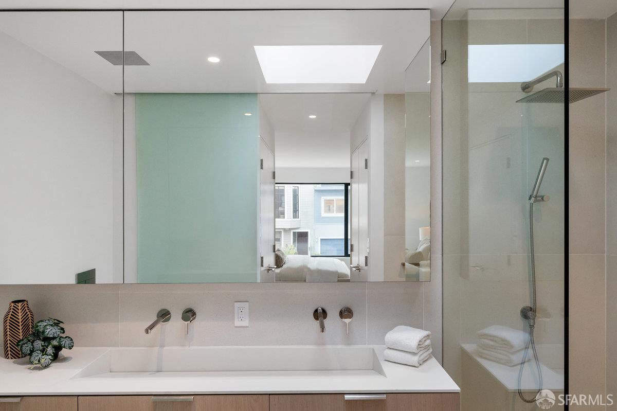 Detail Gallery Image 32 of 85 For 838 Duncan St, San Francisco,  CA 94131 - 3 Beds | 3 Baths